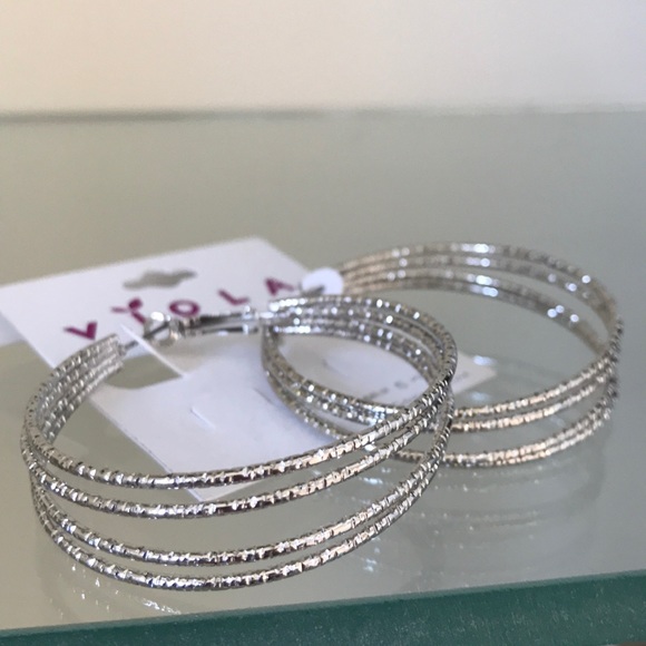 🌈4-Ring Hoop Earrings 💕 - Picture 3 of 6